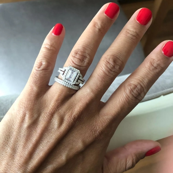 Gorgeous Silver Zircon Wedding Rings Set - Picture 2 of 2